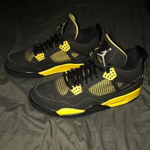 Air Jordan 4 Retro Thunder